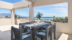 5 bedroom Traditional Fisherman's old Gem w panoramic views, Bloubergstrand, Cape Town